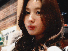 sana-minatozaki-kpop-twice-mange-chips-gif
