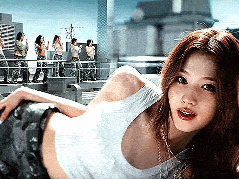 sana minatozaki twice kpop gif allonge allongee sexy reine