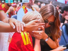 enfant-belge-pleure-chiale-larmes-mere-maman-console-belgique-iran-cdm-coupe-du-monde-2026