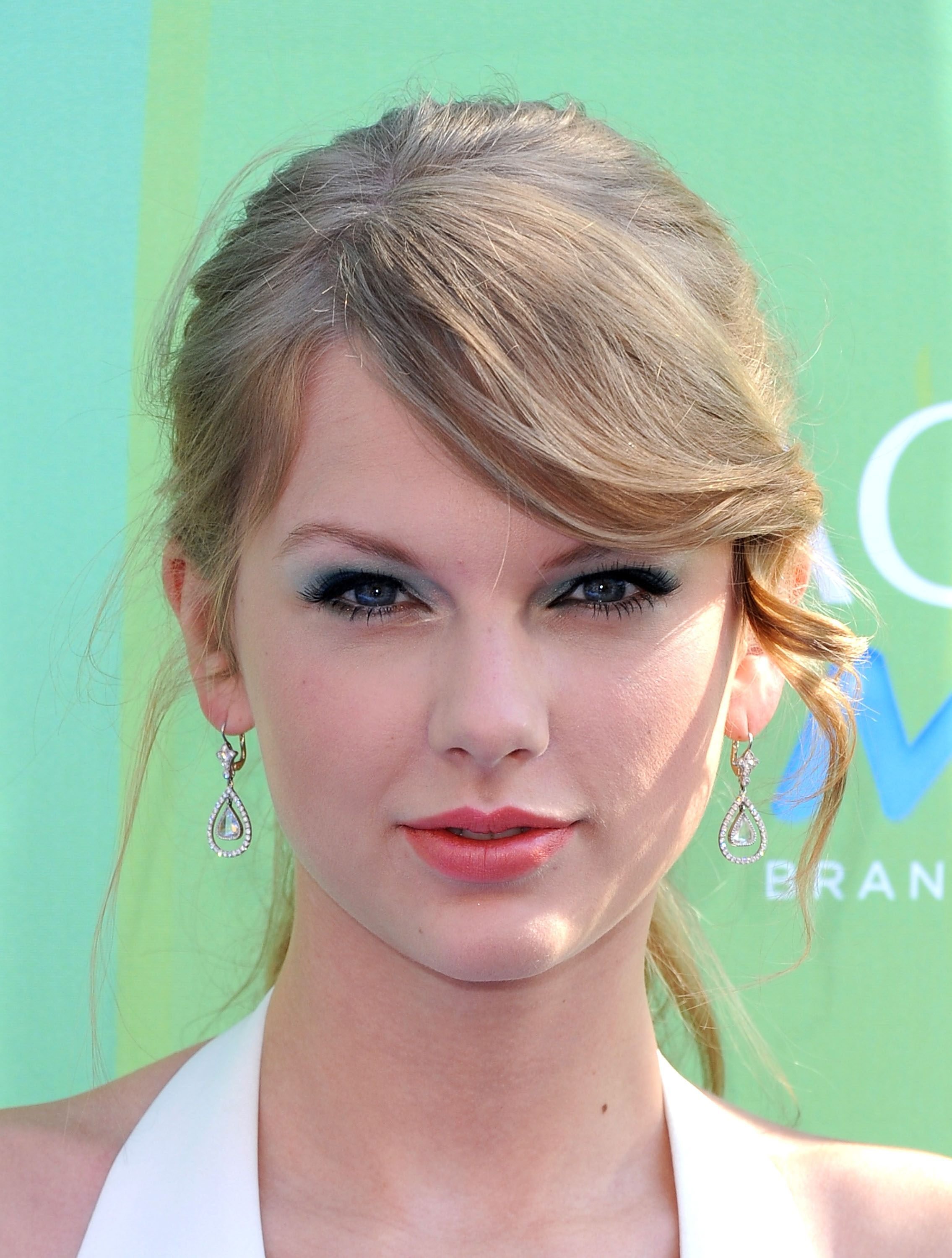 goon swift sing 1989 holy tay tiny pure trad wife perfect sublime delicate haze opal
