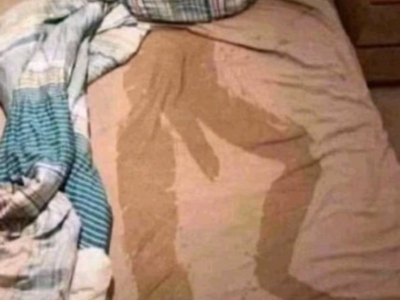 trace empreinte marque sueur transpiration lit chibre bite penis canicule branlette branler