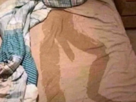 trace-empreinte-marque-sueur-transpiration-lit-chibre-bite-penis-canicule-branlette-branler