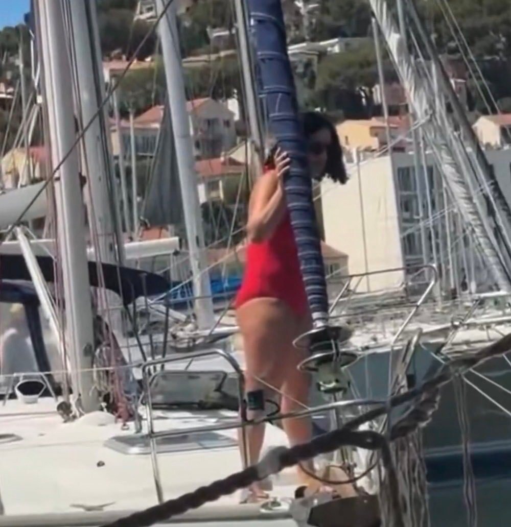 manon aubry lfi gauche gaucho revolution bourgeoisie voilier vacances luxe escroquerie insoumis