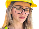 arabella-wilcock-blonde-casque-chantier-travail-observation-lunettes-depitee
