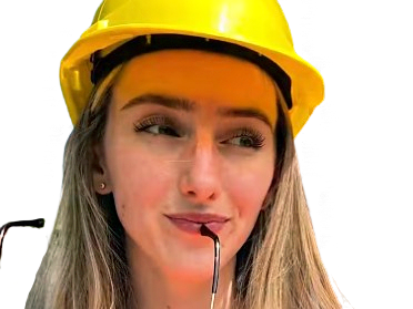 arabella wilcock blonde casque chantier travail observation lunettes reflexion