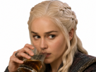 daenerys-boit-verre-alcool-boire