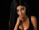 alicia-bleue-brune-pensive