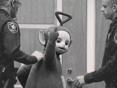 tinky winky teletubbies violet doigt dhonneur d honneur fuck tribunal gangsta policiers arrestation noir blanc