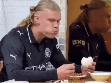 erling haaland manger bouffe ogre goinfre foot football faim