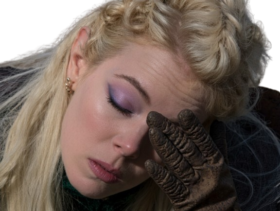 annie landsberg maniac serie emma emily jean stone actrice productrice americaine blonde femme elfe