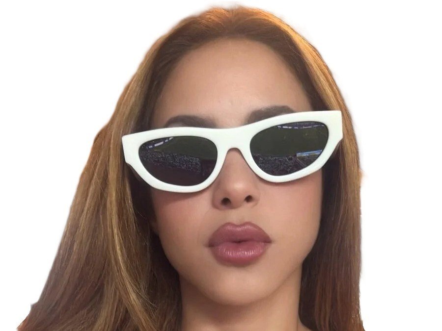 shakira cdm2026 football tribunes selfie colombienne colombie sexy lunettes blanches bouche pulpeuse levres