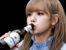 lisa-biere-alcool-rsa-aah-kpop-meuf-cute-blackpink-japon