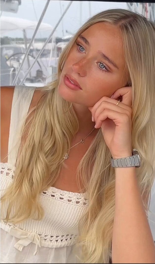 ev vlaar pol speak infos influ femen activ comm yt nl famosa people anchor talk