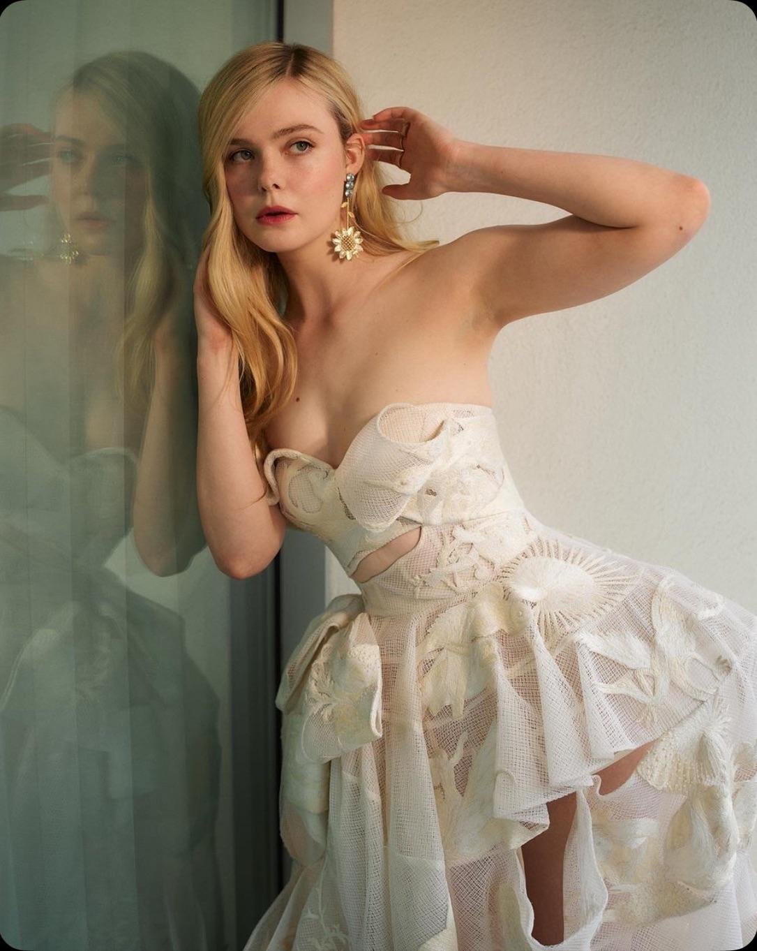 elle fann actress famosa kino aurora walt hulu cath plain ginger nines babel thia tessa
