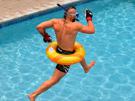conor-mcgregor-irlande-ufc-mma-fail-course-chicken-blessure-risitas-issou-piscine-bouee-pool-tuba