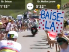 baise-la-pancarte-tour-de-france-tadej-pogacar-pogi-velo-cyclisme-marlou-bz