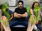 man-spreading-manspreading-feet-odeur-pue-puanteur-olga-kurylenko-femmes-degout-metro-partage-smell-sent