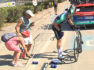 caravane-tour-de-france-boomer-bidon-vol-velo-cyclisme-vieux-decathlon-boomeuse