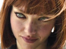 amanda-seyfried-sylvia-weiss-time-out-actrice-rousse-mi-long-cheveux-yeux-bleus-vingtaine-vingtenaire