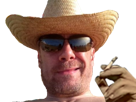 soral-clope-plage-chapeau-lunette-soleil