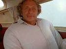 francois-perrin-chevre-piqure-guepe-enfle-chemise-film-avion-ca-va-allergie-gonfle-pierre-richard