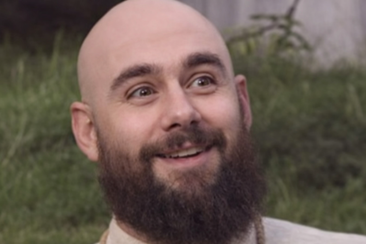 hooper secte les inconnus chauve barbe cosmique gourou