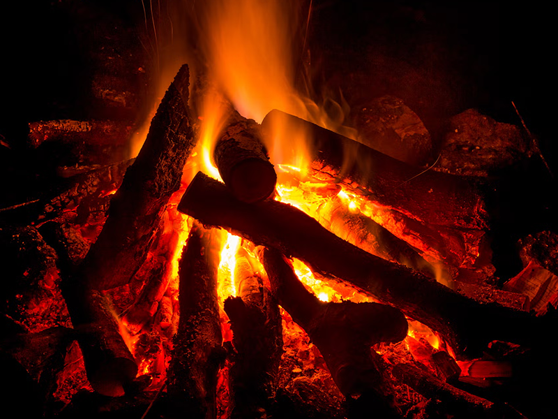 fic risific risi risitas image stock feu camp flammes camping