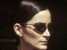 carrie-anne-moss-matrix-trinity-cheveux-noir-latex-cuir-fic-bloop-lunettes