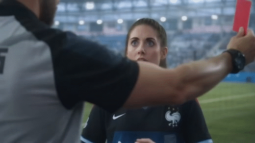 coupe du monde ballon goal penalty teen supporter bave femme meuf fille corner arbitre trophe