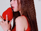 sana-minatozaki-twice-kpop-idol-japonaise-belle-fraise-sexy-pose