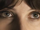 felicity-jones-star-wars-cheveux-noir-yeux-vert-erato-poetesse-non-romancable-dommage-fic-bloop