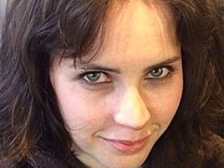 felicity jones star wars cheveux noir yeux vert erato poetesse non romancable dommage fic bloop
