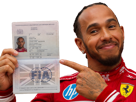f1-lewis-hamilton-passport-nationalite-anglais-fia-ferrari-sourire-doigt