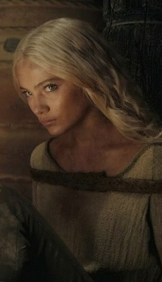 freya allan uk brit ciri wit lark kail celeb actress cine people jute joui cream
