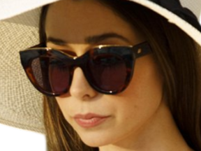 Sticker cristin milioti actrice femme brune grands yeux marron par Hapi_meal