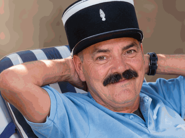gilbert police gendarmerie sucres flic transat vacance soleil tranquille fatigue detente gendarme pose gif