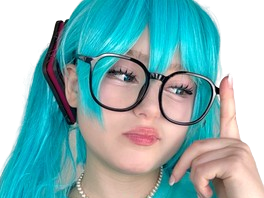 upminaa upmina tiktok cosplay cosplayeuse streameuse lunettes cheveux bleus femme fille intello allemande