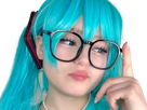 upminaa-upmina-tiktok-cosplay-cosplayeuse-streameuse-lunettes-cheveux-bleus-femme-fille-intello-allemande