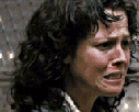 alien-ellen-ripley-sigourney-weaver-pleurniche