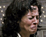 alien ellen ripley sigourney weaver pleurniche