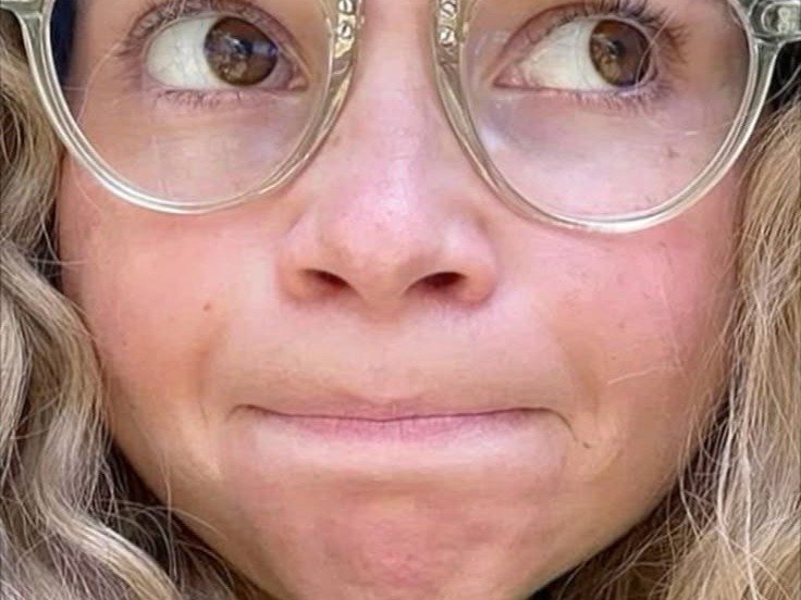 samantha lynn sammi hanratty actrice americaine misty quigley yellowjackets ado teen blonde lunettes