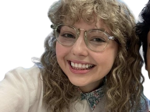 samantha lynn sammi hanratty actrice americaine misty quigley yellowjackets ado teen blonde lunettes