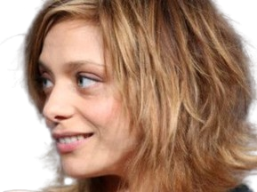 lizzie brochere actrice francaise blonde yeux bleus trentaine trentenaire ahs asylum