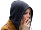 annie-landsberg-maniac-serie-emma-emily-jean-stone-actrice-productrice-americaine-blonde-femme-lunettes-cigarette