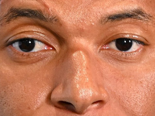 Sticker kylian mbappe homme sportif footballeur francais brun yeux marrons black noir capitaine vingtaine vingtenaire 2026 par Dark-63