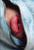 bisous-bises-bise-jean-kiss-bouche-embrasse-braguette-ouverte-levres-open