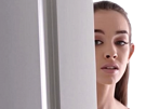 charity-crawford-actrice-charme-cachee-observation-celestine