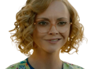 christina-ricci-misty-quigley-adulte-actrice-yellowjackets-blonde-lunettes-folle-showtime-serie