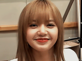lisa blackpink maline sourire troll kpop gif