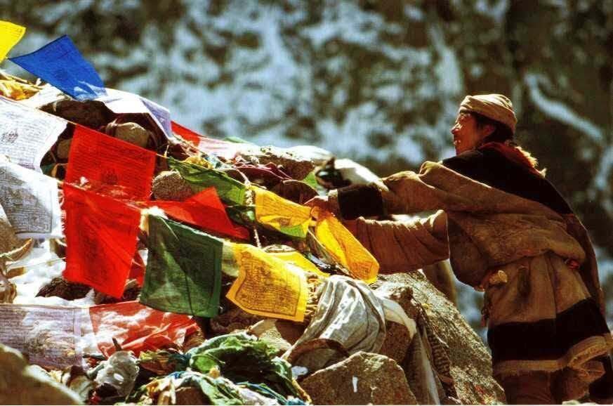 nepal lama rinpoche buddha tibet hima laya everest mount cyclone typhon typhoon cata flood river